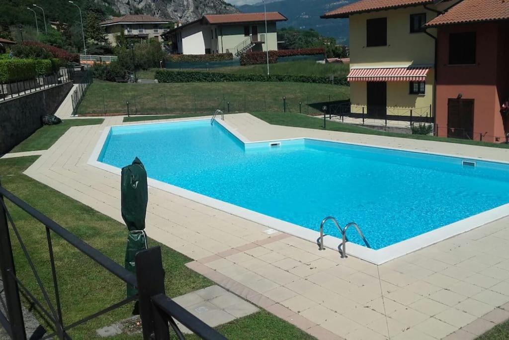 Vila Luxurious Attic-Swimming Pool Riva di Solto Exteriér fotografie
